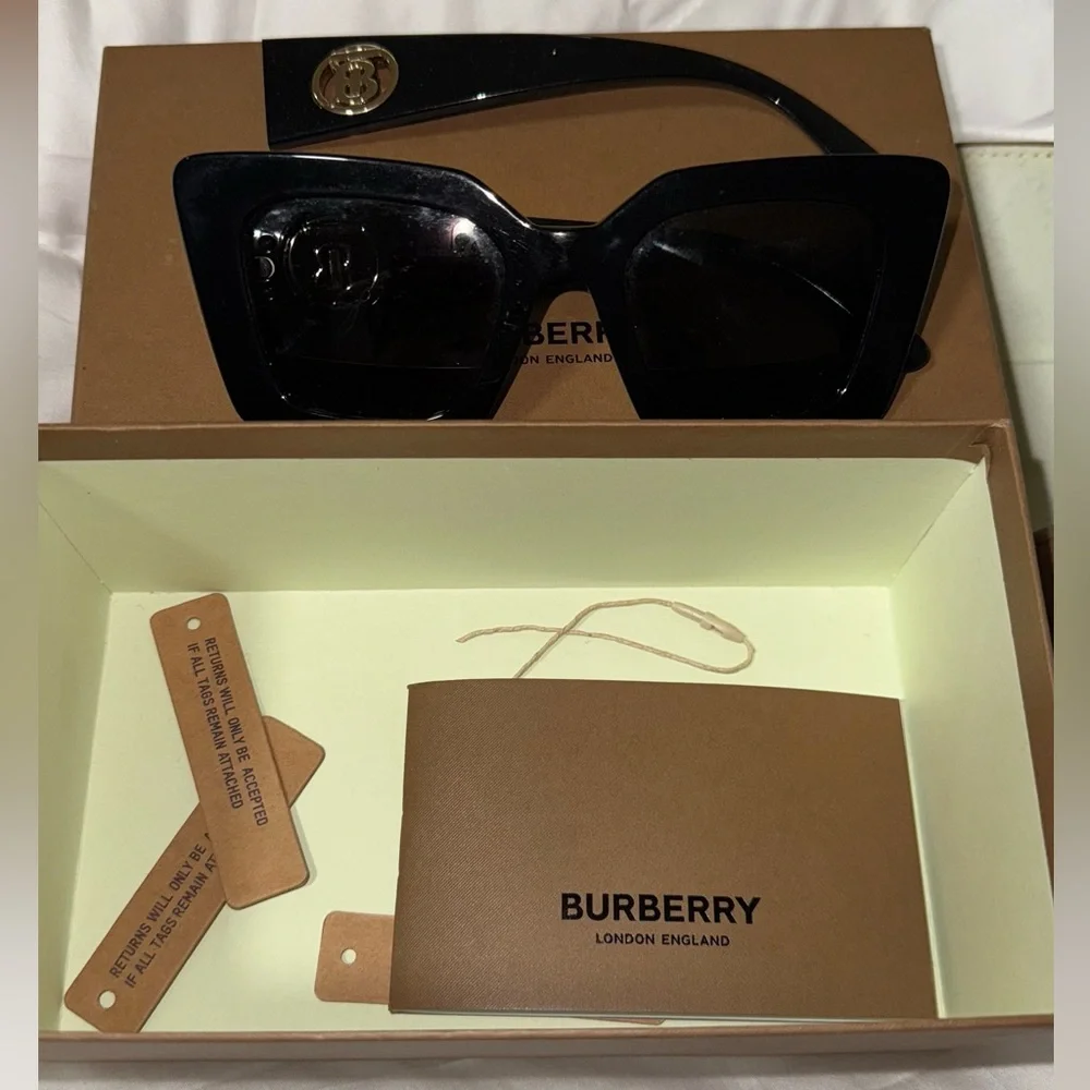 Burberry Black Cat-Eye Sunglasses with Brown Case